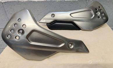 Triumph Trident 660 scocche para marmitta ABS.