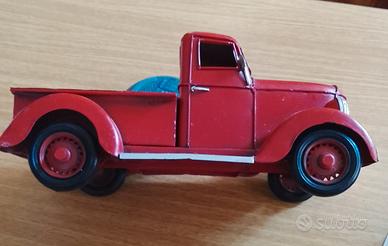 Camioncino cassonato stile vintage 