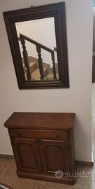 Mobile mettitutto ingresso in legno di noce.