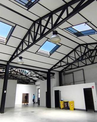 Immobile di 380 m² con 2 locali a Prato
