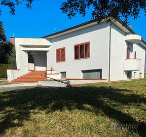 Casa indipendente con ampio terreno a Nereto