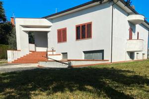 Casa indipendente con ampio terreno a Nereto