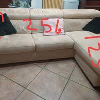 Divano  tavolo sedie credenza
