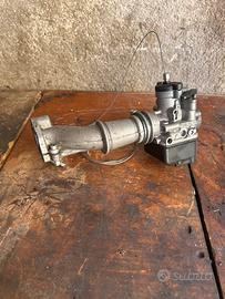 Collettore polini e carburatore per vespa