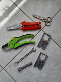 Forbici per potare, chiavi inglesi, trappole topi