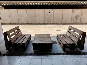 Salottino in bancali EPAL con tavolino e rotelle