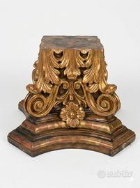 Capitello Antico in Legno Dorato