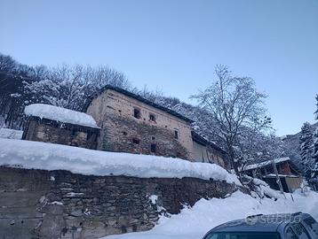 Rustico composto da più immobili