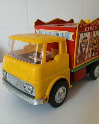 Camion vintage "Circo Orfei" con frizione