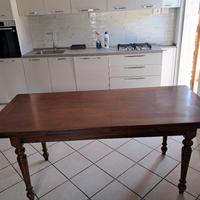 Tavolo in legno noce