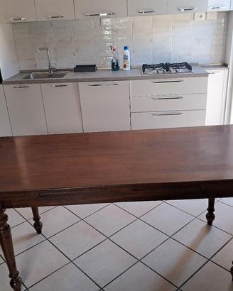 Tavolo in legno noce
