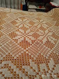 Copriletto a uncinetto