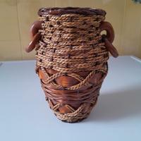 vaso x fiori in terracotta e rattan 