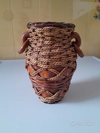vaso x fiori in terracotta e rattan 