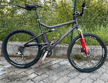 MTB  Santa Cruz  Superlight tg L - cerchi da 26”