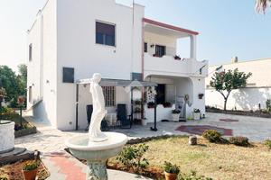 VILLA SINGOLA A TORCHIAROLO