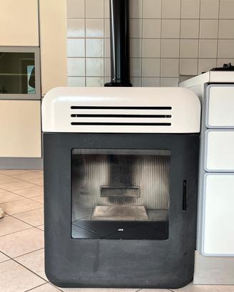 Stufa a pellet MCZ THEMA AIR 8 H1