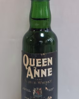 Queen Anne Rare Scotch Whisky Mignon