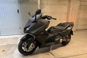 Kymco AK 575