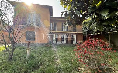 RIF. 032 - VILLA CON GIARDINO IN CENTRO