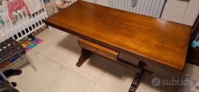 Tavolo in legno massiccio