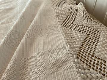 COPERTA TESSITURA A TELAIO E UNCINETTO