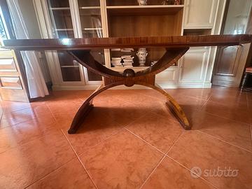 Tavolo ovale di prestigio