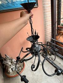 Lampadario di ferro battuto fatto a mano
