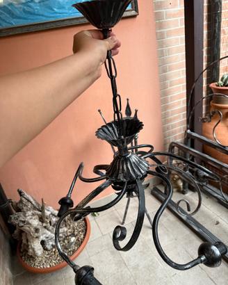 Lampadario di ferro battuto fatto a mano