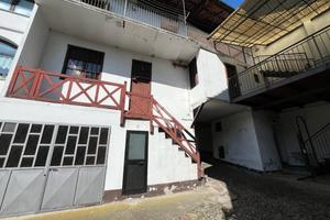 CASA SEMINDIPENDENTE A LESSOLO