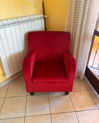 Poltrona rossa imbottita in tessuto