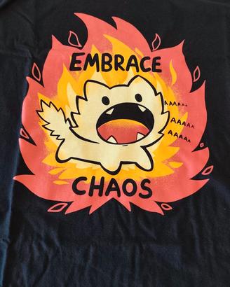 T-shirt Qwertee "Embrace Chaos"  taglia L - NUOVA