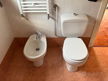 Coppia sanitari (Wc Monoblocco)