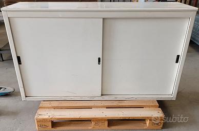 armadio in metallo basso