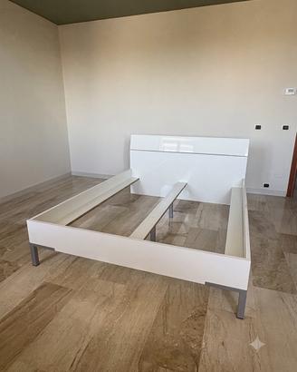 Letto matrimoniale - struttura bianca