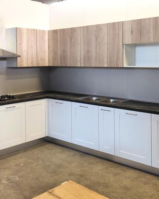 Cucina quasi 7 mt NUOVA, componibile - fine serie