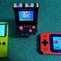 Mini Console con centinaia di videogiochi semplici