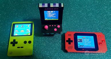 Mini Console con centinaia di videogiochi semplici