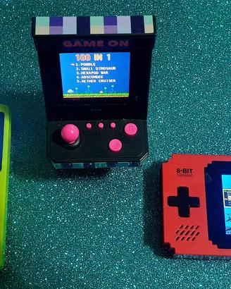 Mini Console con centinaia di videogiochi semplici