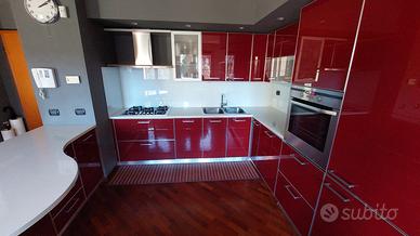 Cucina design completa di elettrodomestici