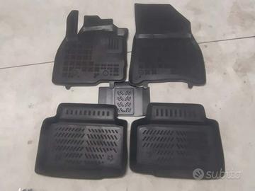 Set completo Tappetini gomma Dacia Duster 3a serie