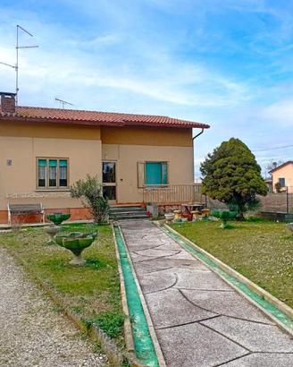 DUE CASE INDIPENDENTI CON GIARDINO