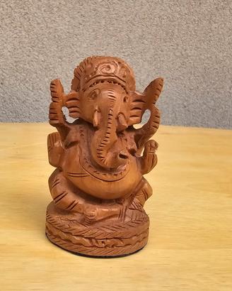 Statuetta di Ganesha intagliata in legno
