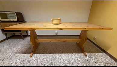 Tavolo in legno massello