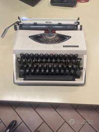 Macchina da scrivere Triumph