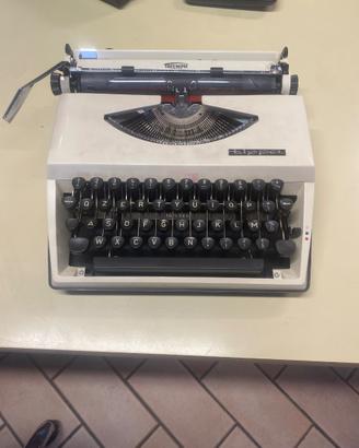 Macchina da scrivere Triumph
