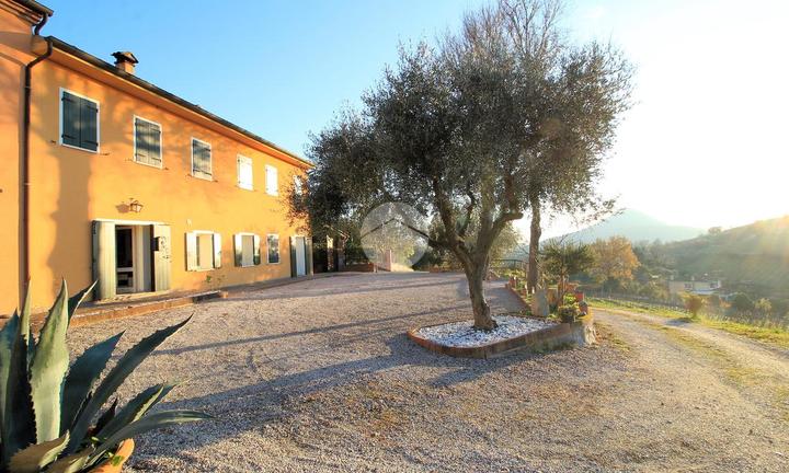 VILLA A SCHIERA A CINTO EUGANEO