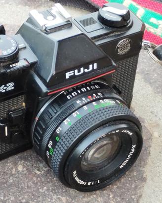 Reflex 35 mm Fuji STX-2 con obiettivo 50mm f/1.9