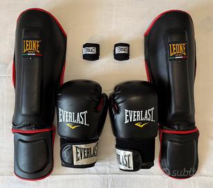 Kickboxing kit protezione guantoni paratibie fasce