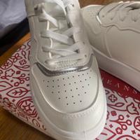 Scarpe nuove